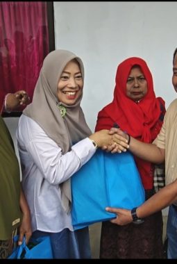 Tinjau dan Salurkan Bantuan kepada Korban Bencana, Ketua Fadlon Dampingi Bupati Armia Fahmi