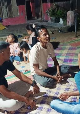 Sentuhan Humanis Polsek Peureulak Barat Hadir di Tengah Warga Yang Sedang Berduka