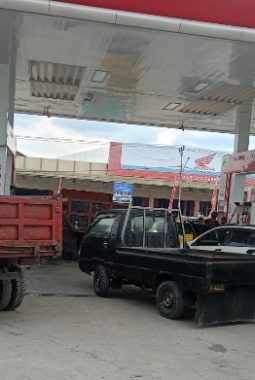 Antrean Kendaraan Mengular di SPBU Kampung Bugis Buol, Admin Sebut Pasokan BBM Normal